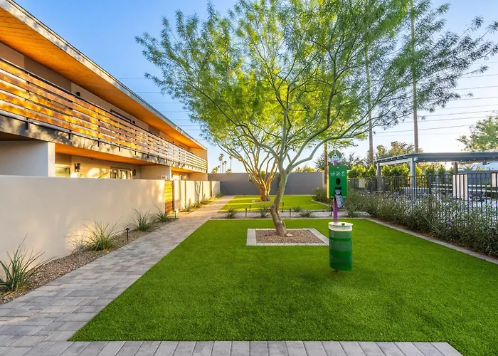 Midtown Bliss With Pool & Sports Use & Laundry & Parking