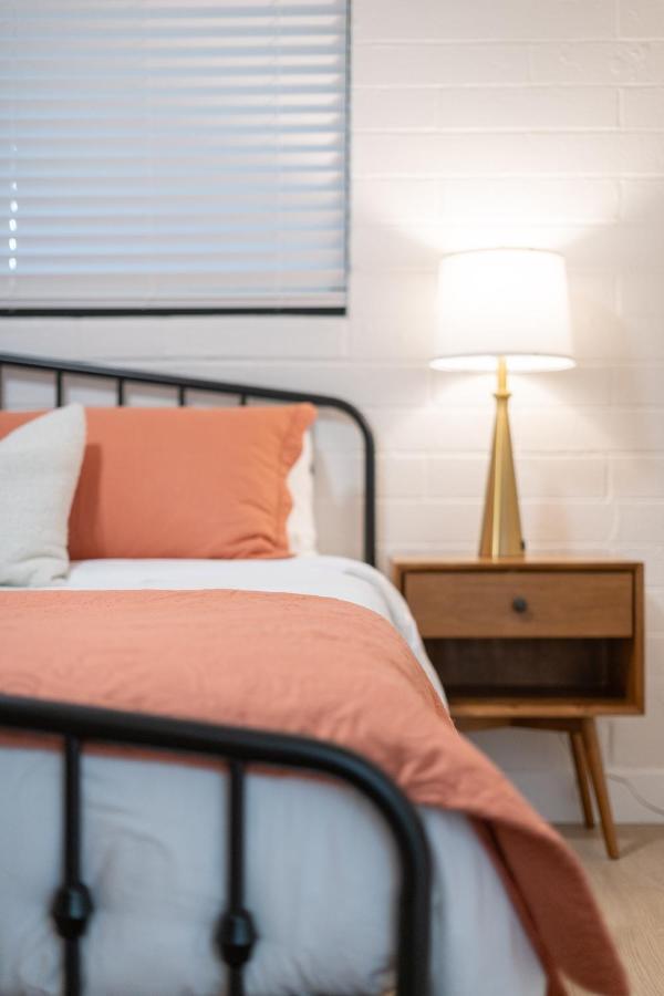 Midtown Bliss With Pool & Sports Use & Laundry & Parking