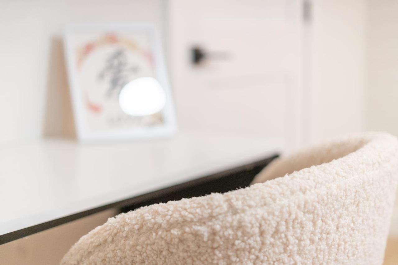 Midtown Bliss With Pool & Sports Use & Laundry & Parking *