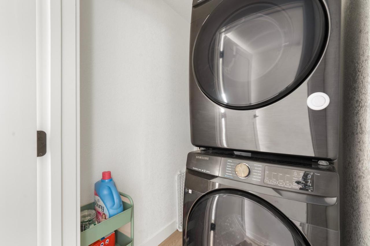 Midtown Bliss With Pool & Sports Use & Laundry & Parking Apartemen Phoenix