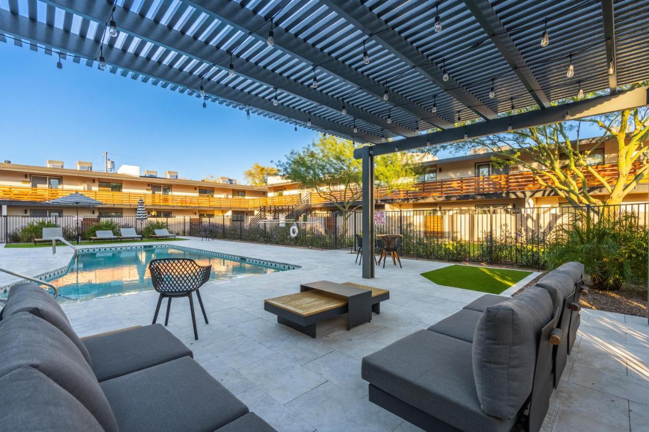 Midtown Bliss With Pool & Sports Use & Laundry & Parking Apartemen