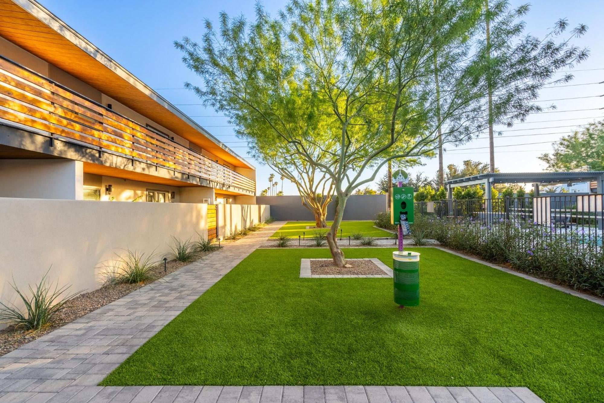Midtown Bliss With Pool & Sports Use & Laundry & Parking Phoenix